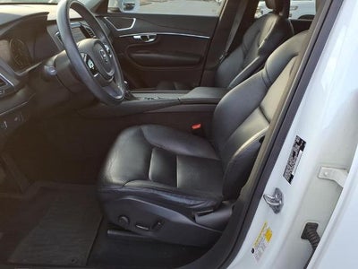 2020 Volvo XC90 Momentum